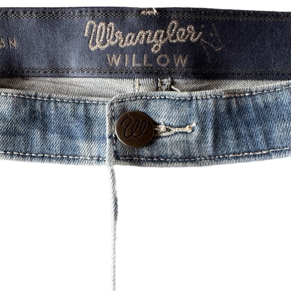 Wrangler Women's Boot Cut Jeans in Faded Blue - Picture 2 of 4